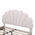 Lit plateforme tapissé de velours avec tête de lit à motif floral