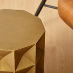 Table d'appoint géométrique antique dorée 17" | MGO et fibre de verre | Tabouret d'appoint avec disque flottant